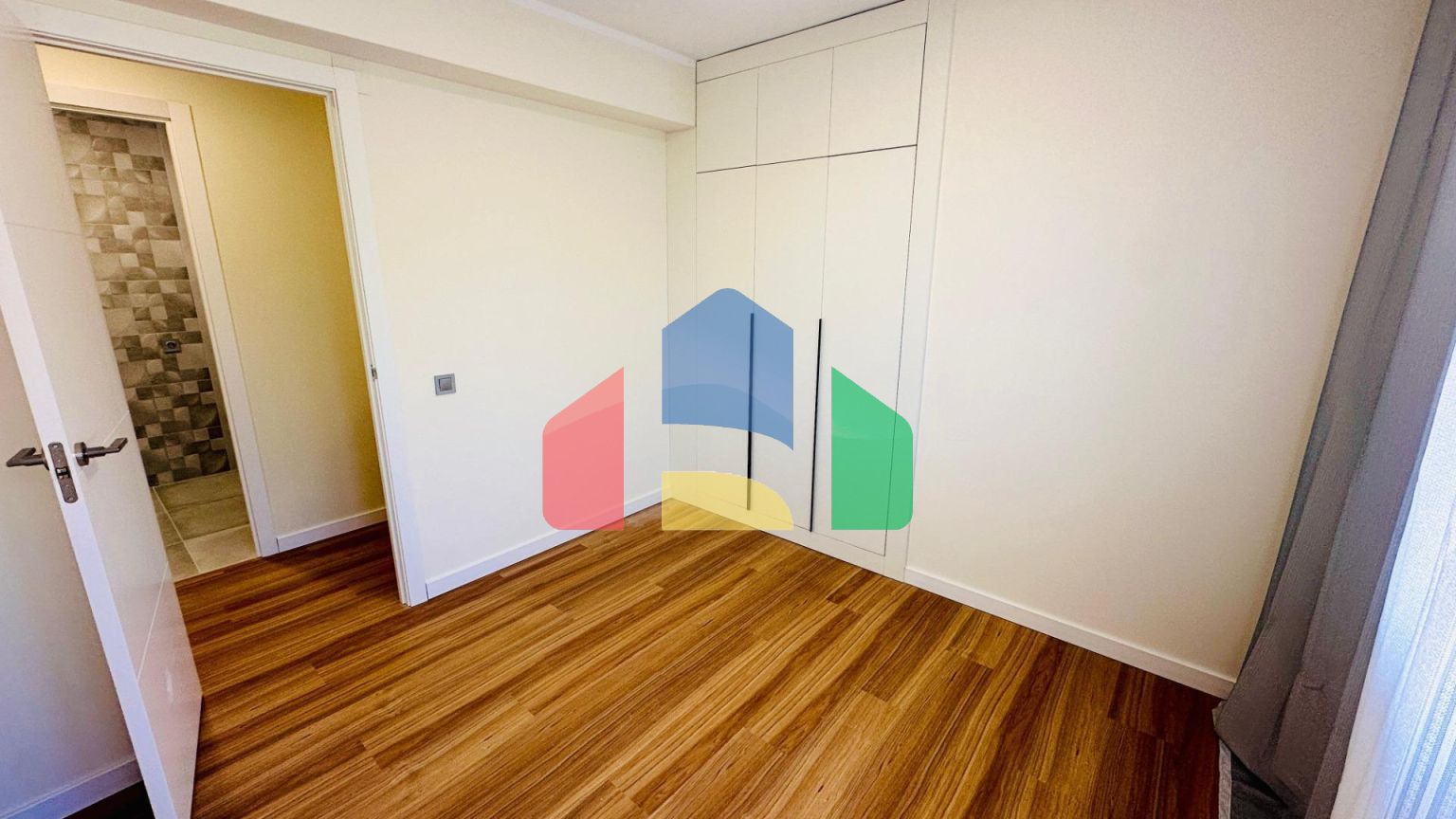 Продается светлая и просторная квартира в Аликанте, район Кампоамор