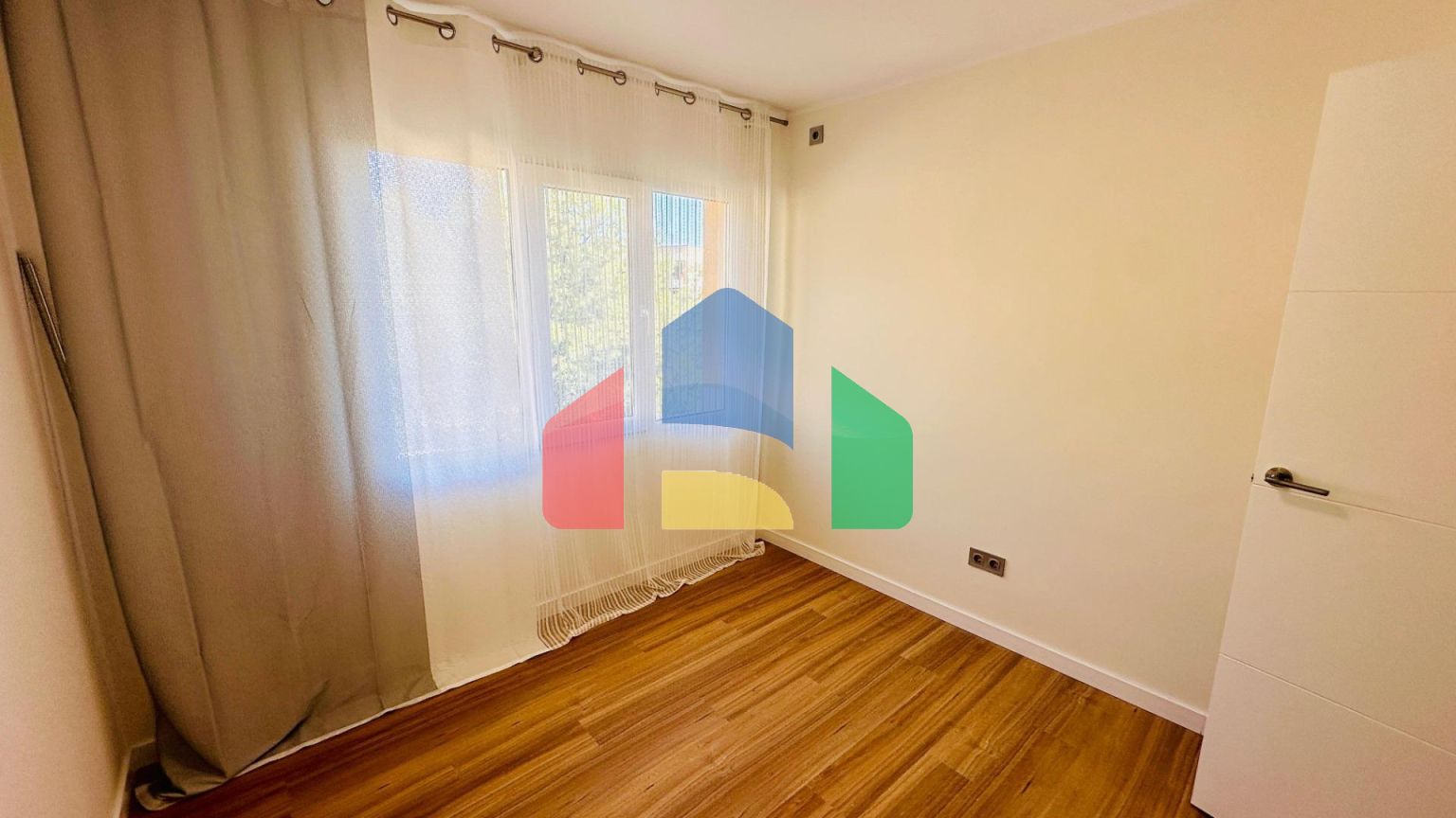 Продается светлая и просторная квартира в Аликанте, район Кампоамор