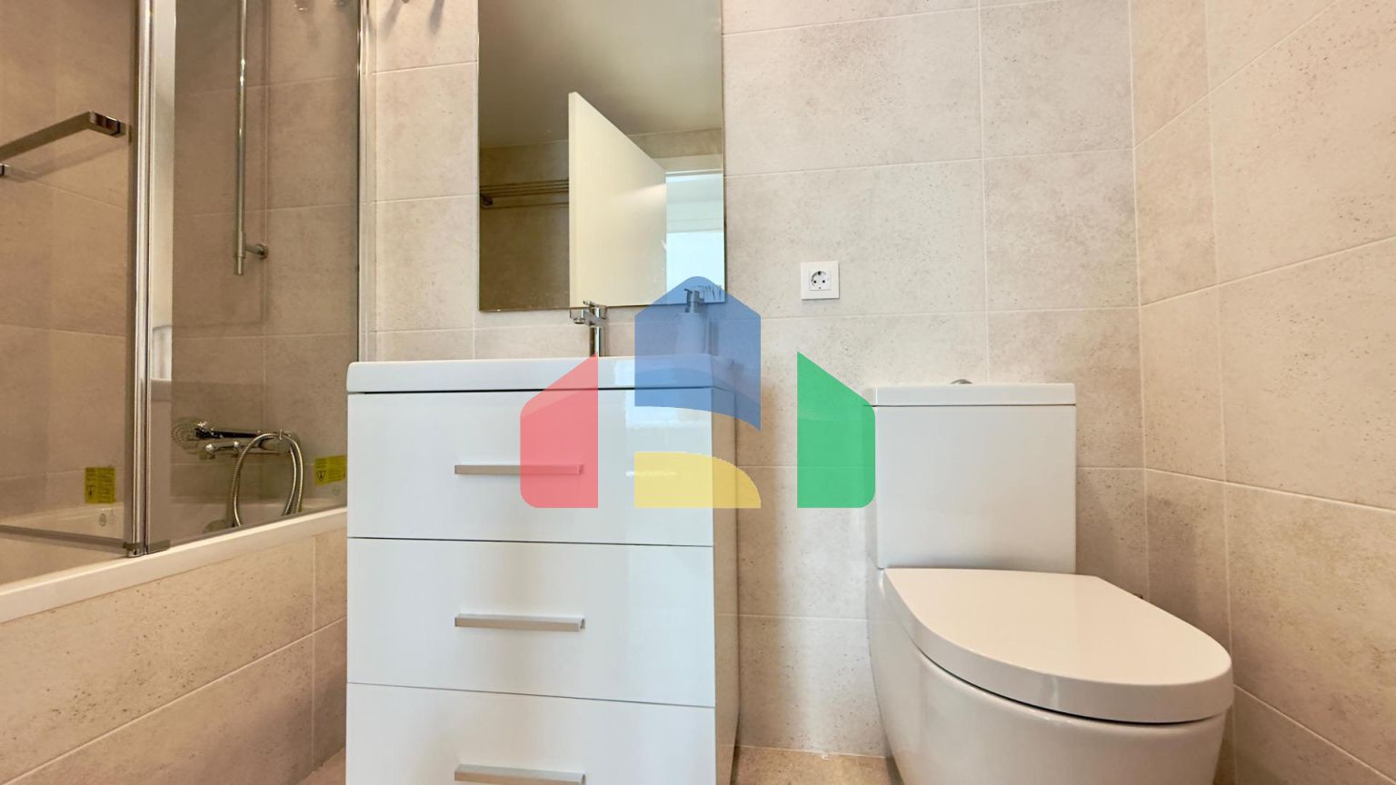 Семейный уют и современный стиль в центре Аликанте