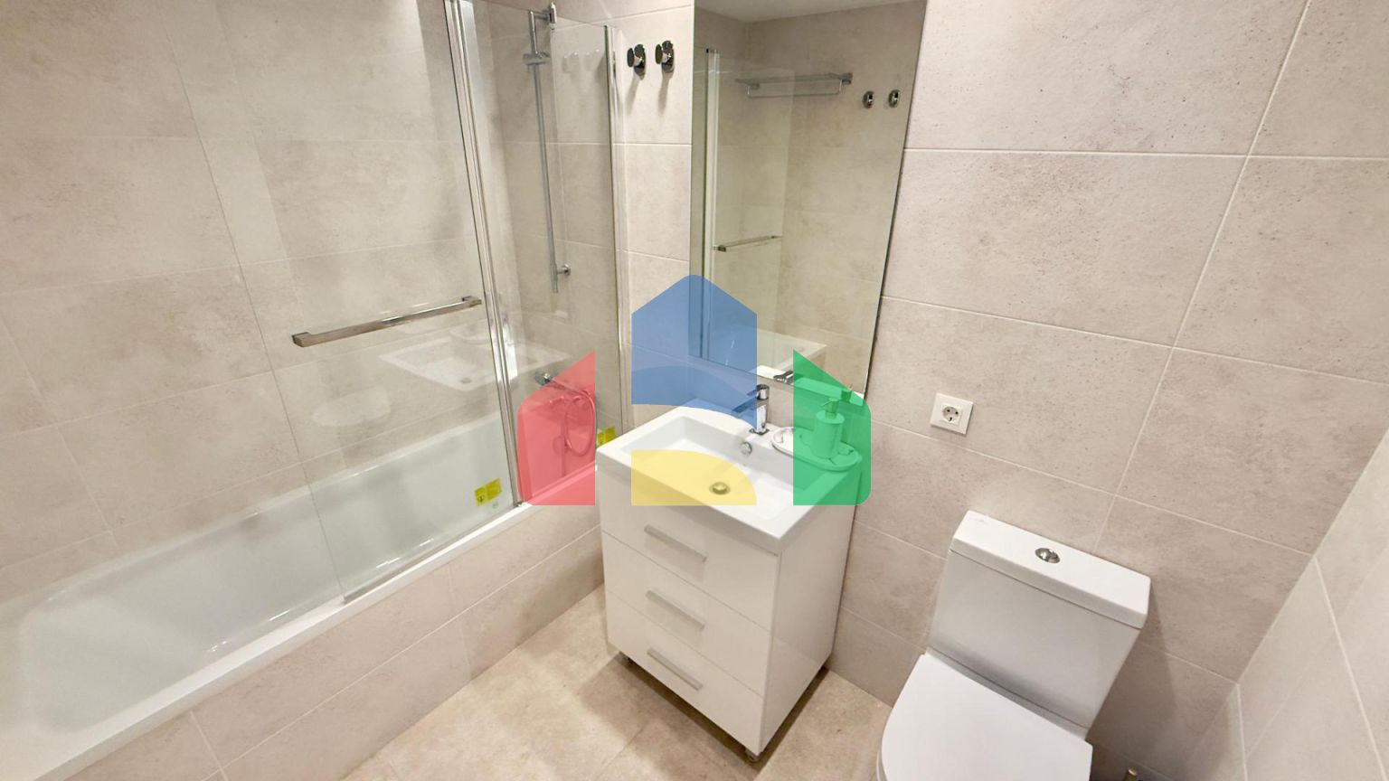 Семейный уют и современный стиль в центре Аликанте