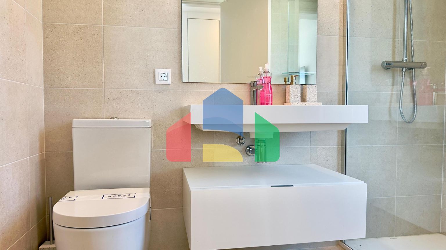 Семейный уют и современный стиль в центре Аликанте