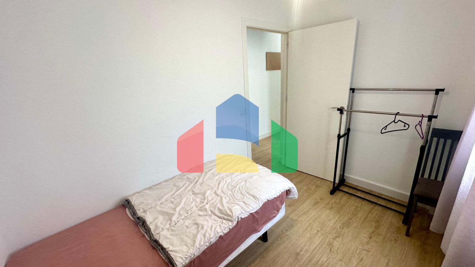 Продается просторная, светлая квартира в Аликанте — район Каролинас-Альтас