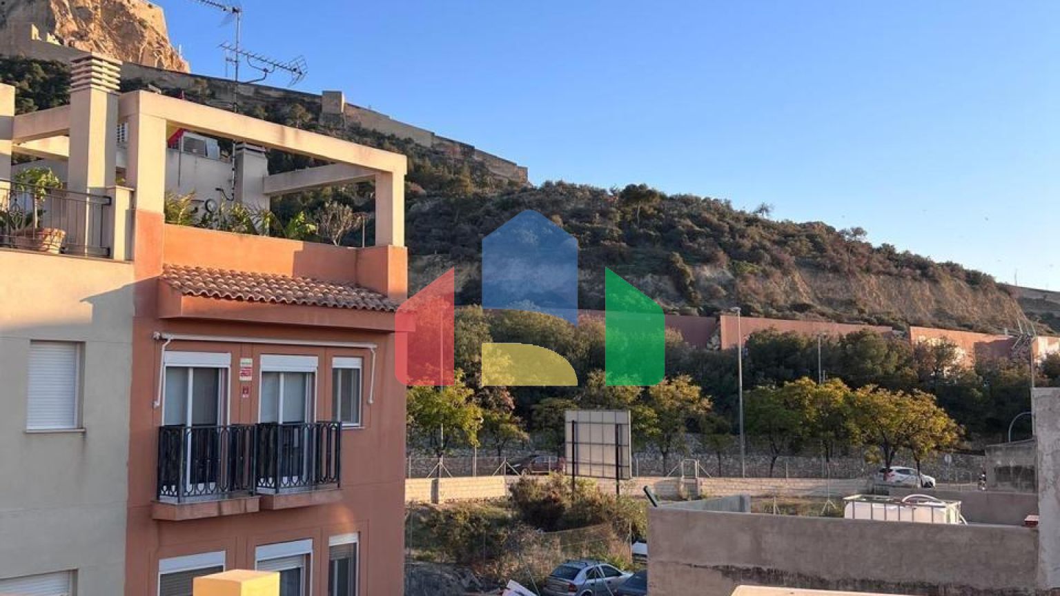 Эксклюзивный Ático в центре Аликанте с просторной террасой!