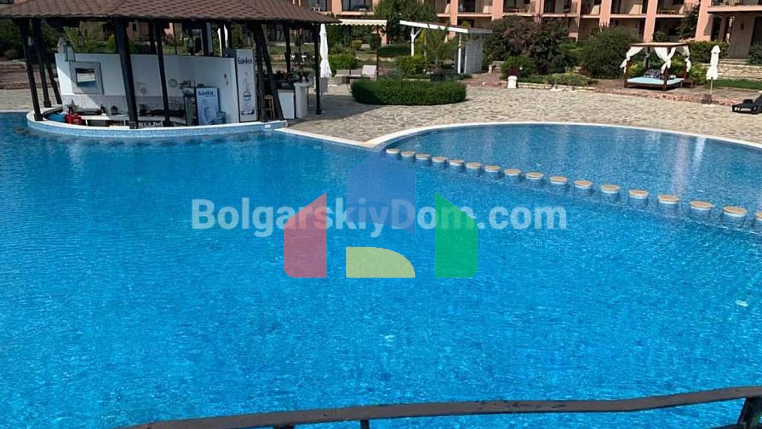 Трикімнатна квартира в Каліакрія Біч Резорт