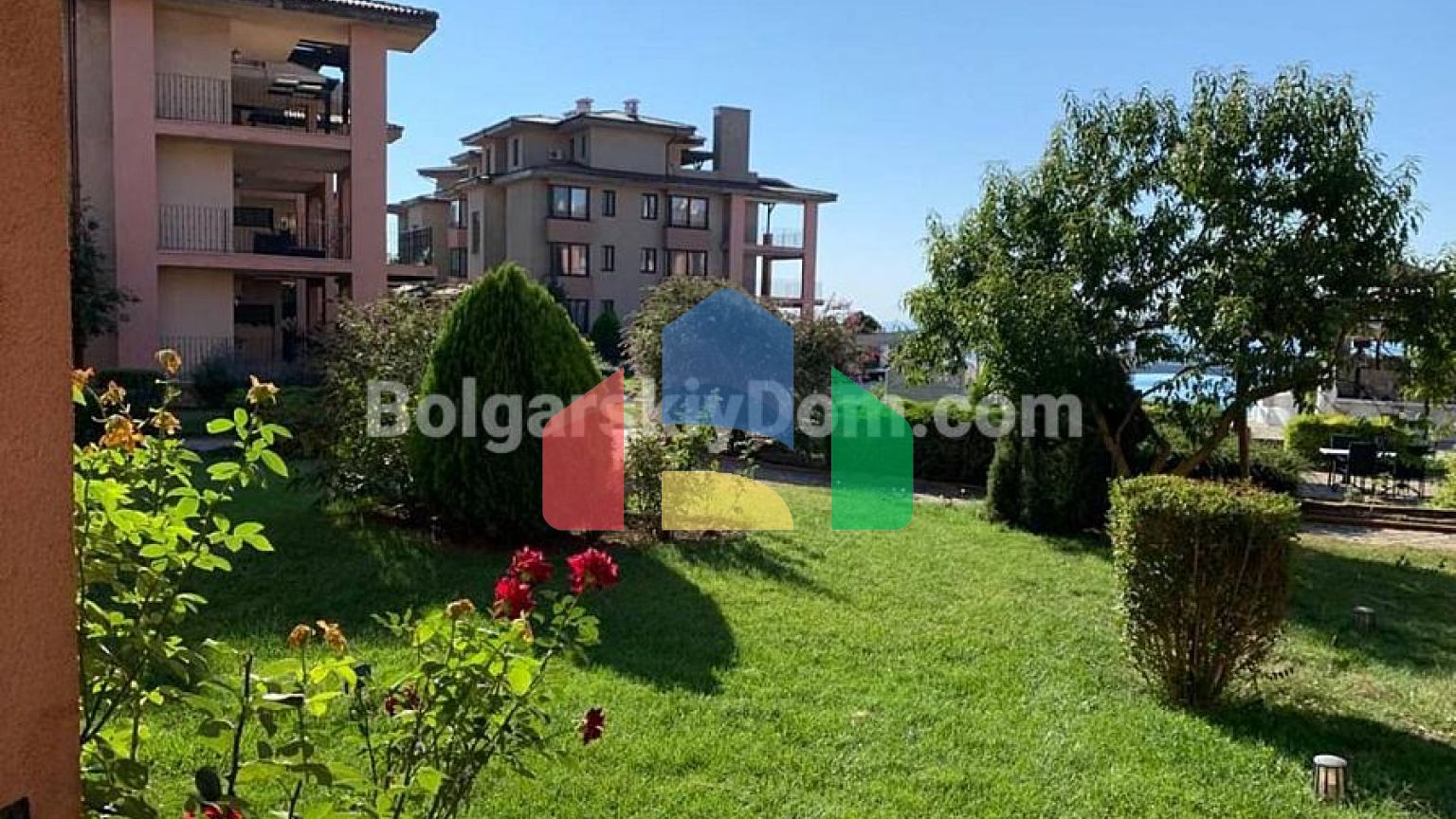 Трикімнатна квартира в Каліакрія Біч Резорт