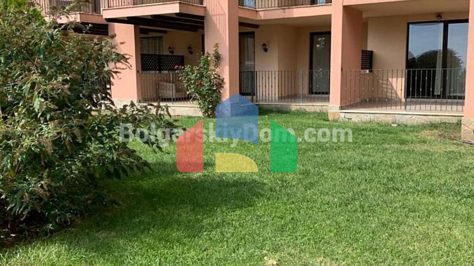 Трикімнатна квартира в Каліакрія Біч Резорт