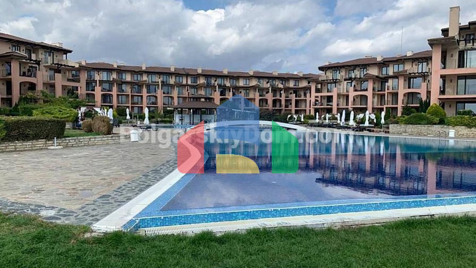 Трикімнатна квартира в Каліакрія Біч Резорт