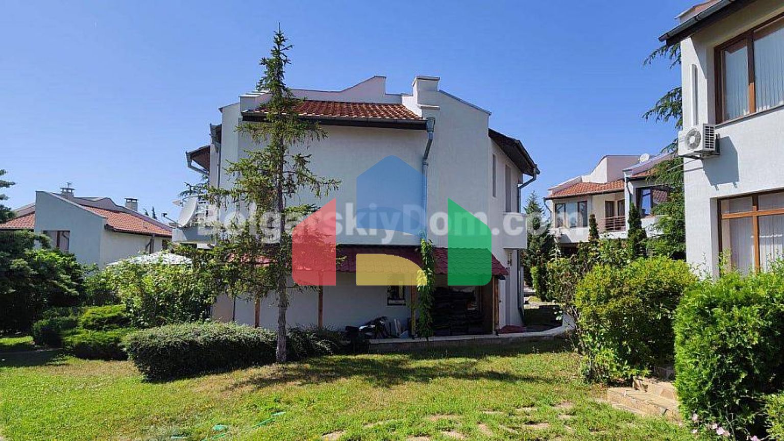 Будинок в Алмонд Хілл