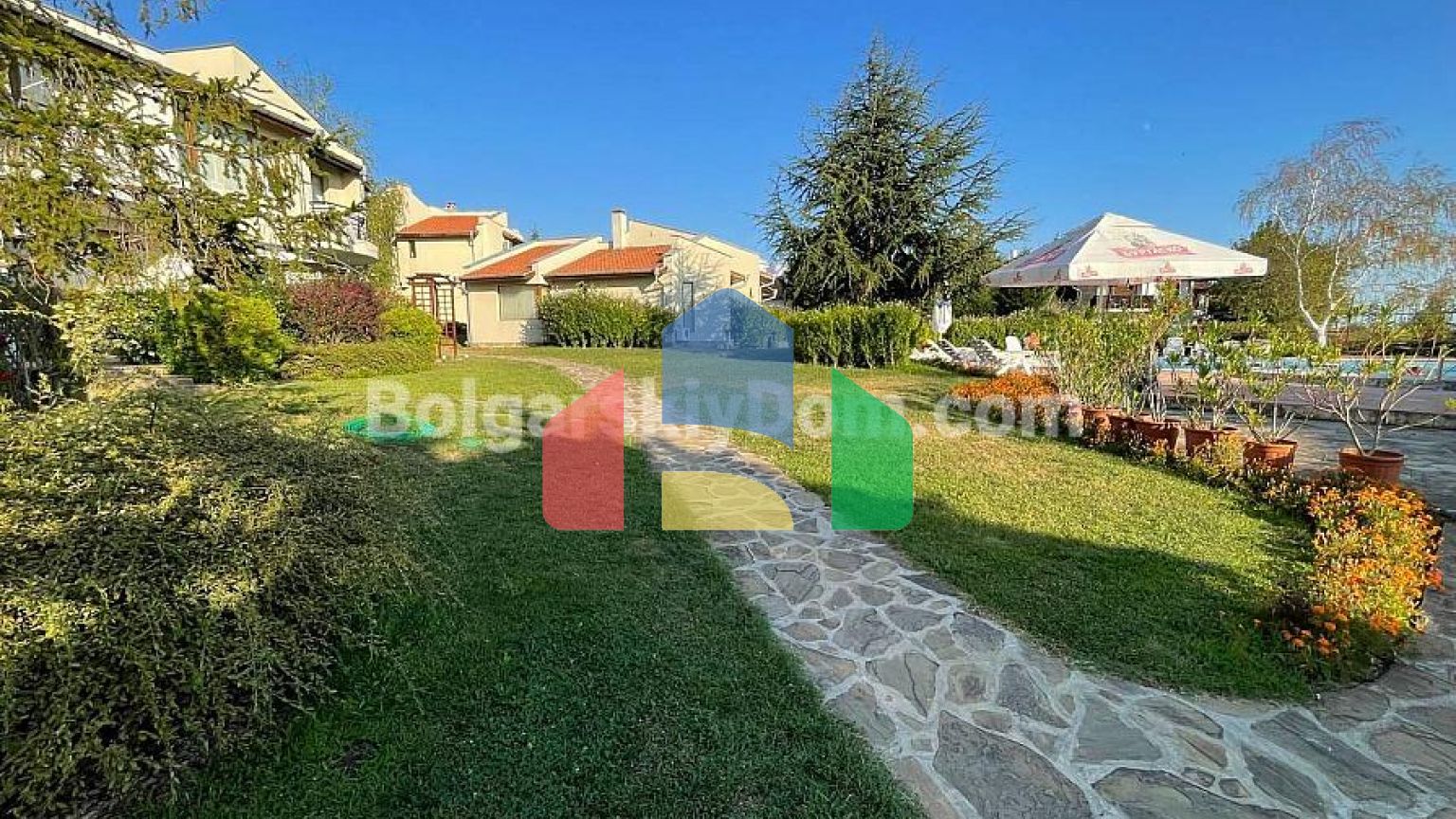 Будинок в Алмонд Хілл Віллас