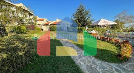 Будинок в Алмонд Хілл Віллас