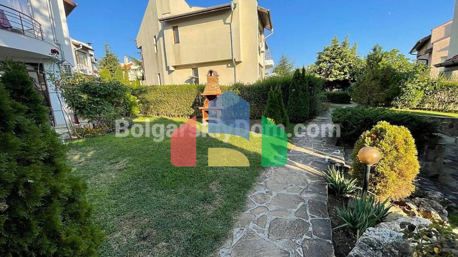 Будинок в Алмонд Хілл Віллас