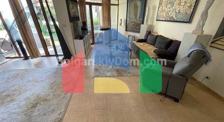 Будинок в Алмонд Хілл Віллас