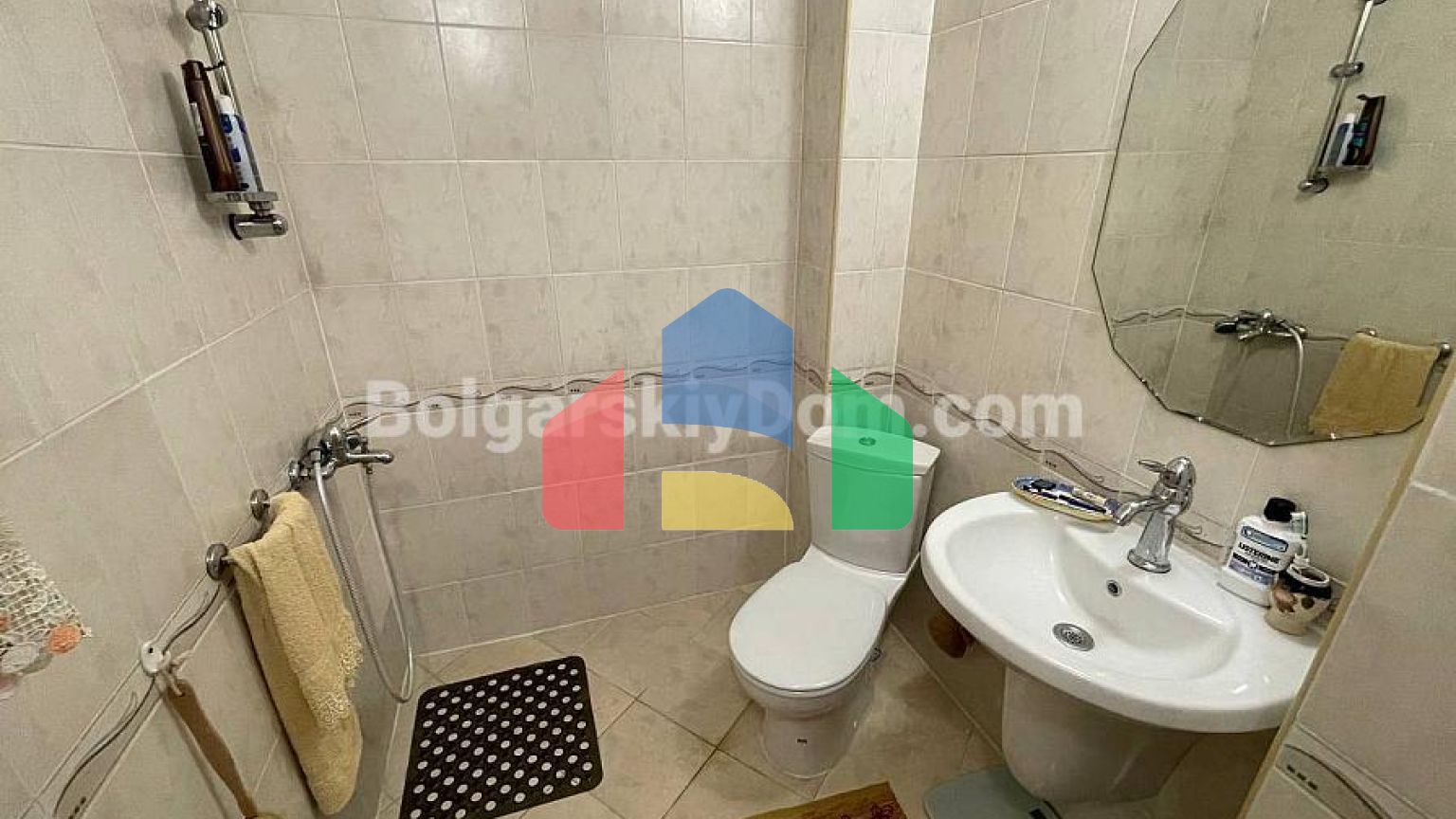 Будинок в Алмонд Хілл Віллас