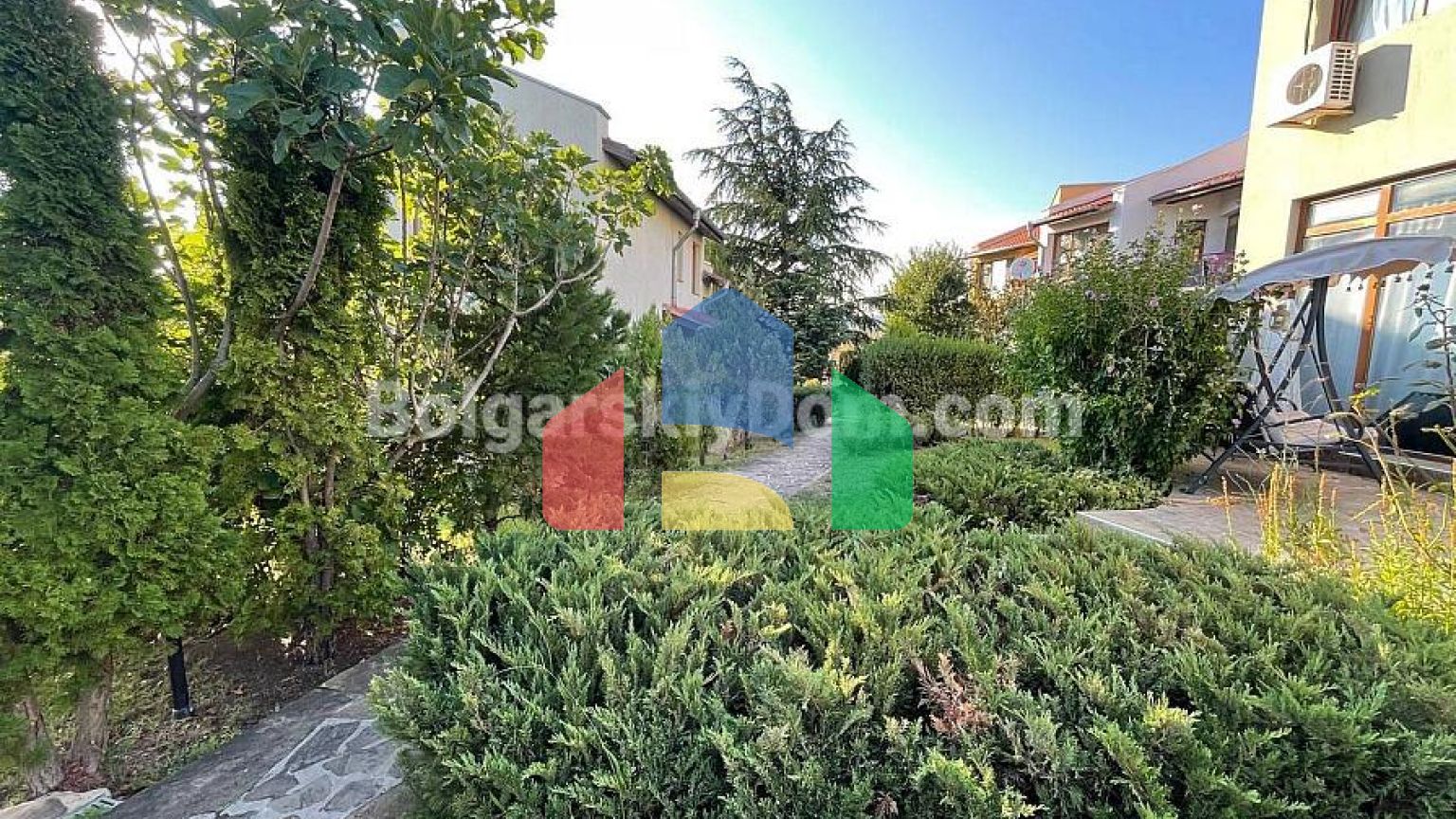 Будинок в Алмонд Хілл Віллас