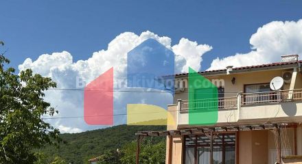 Двухэтажный дом в Кошарица