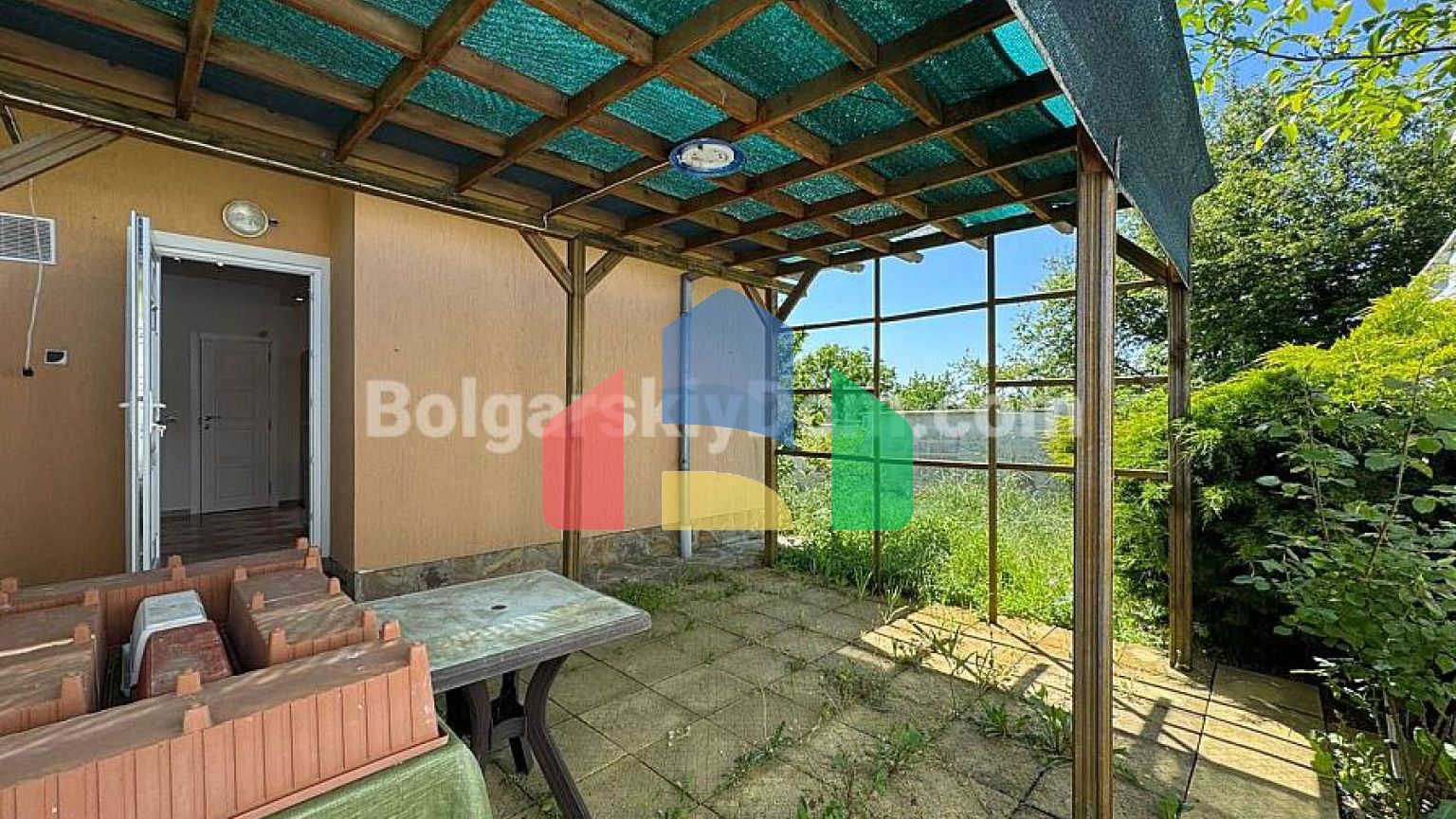 Двухэтажный дом в Кошарица