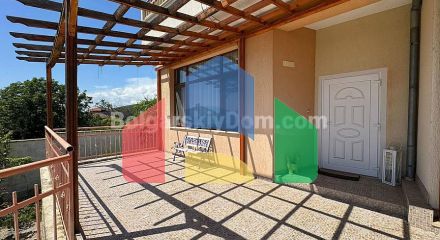 Двухэтажный дом в Кошарица