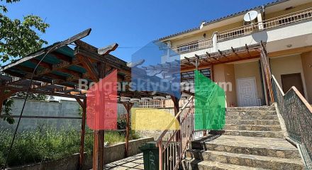 Двухэтажный дом в Кошарица