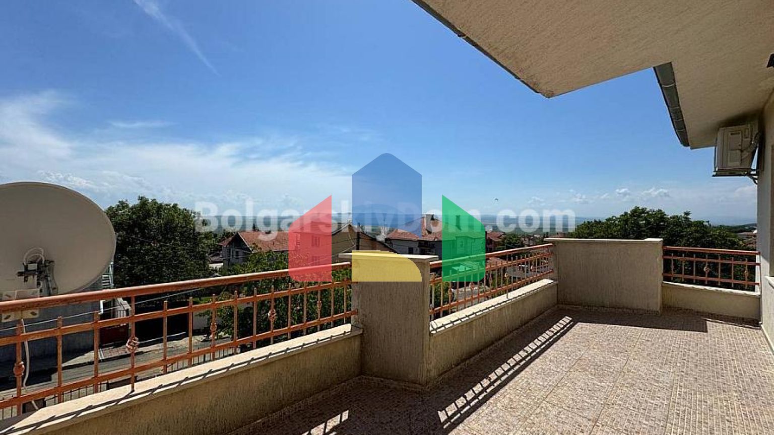 Двухэтажный дом в Кошарица