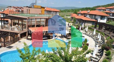 Чотирикімнатна квартира в Бей В'ю Віллас