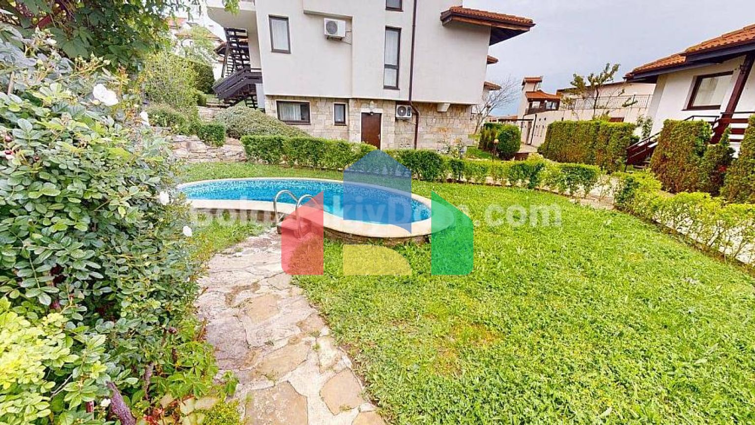 Чотирикімнатна квартира в Бей В'ю Віллас