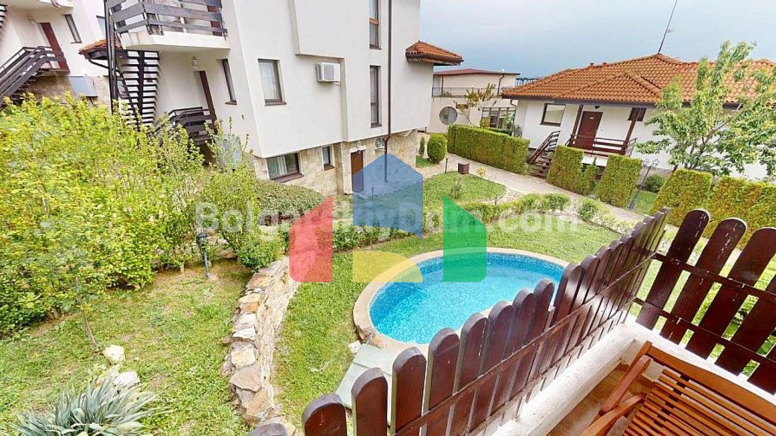 Чотирикімнатна квартира в Бей В'ю Віллас