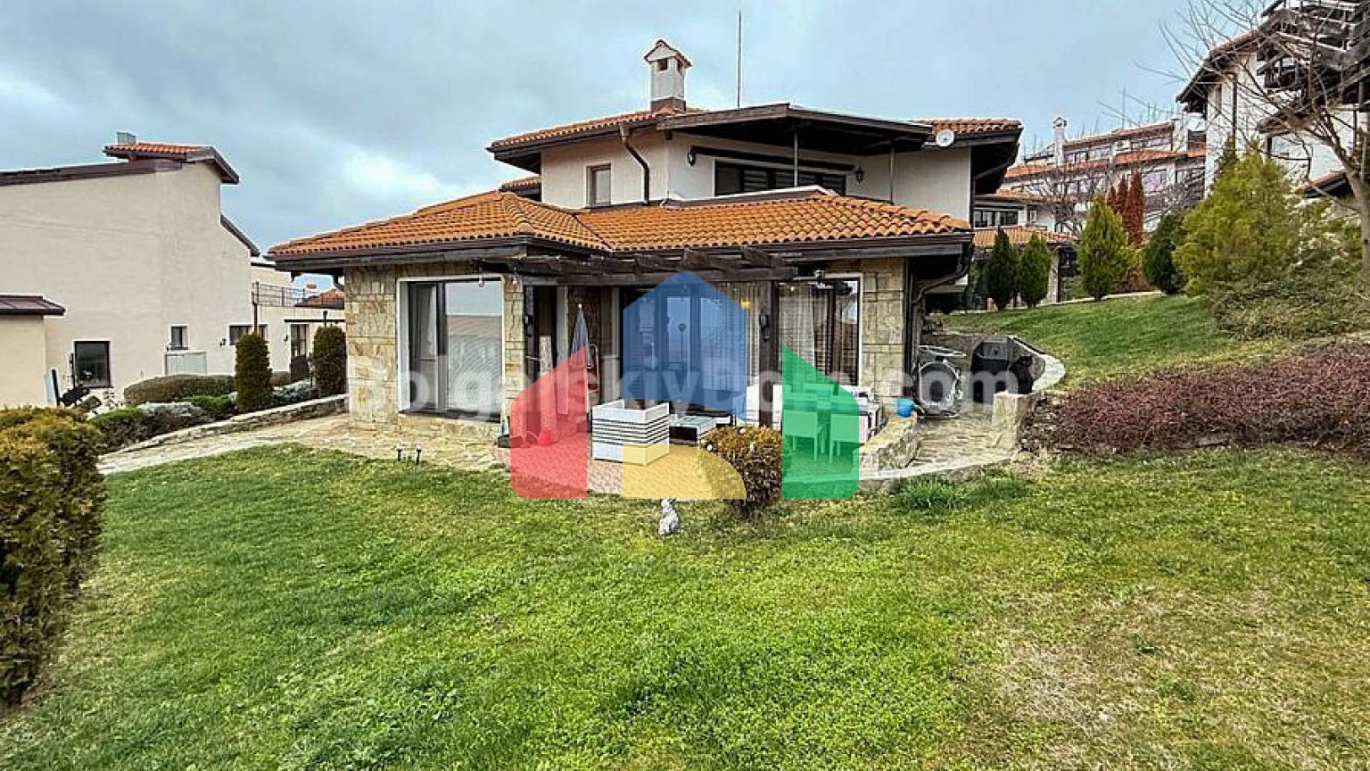 Трикімнатна квартира в Бей В'ю Віллас