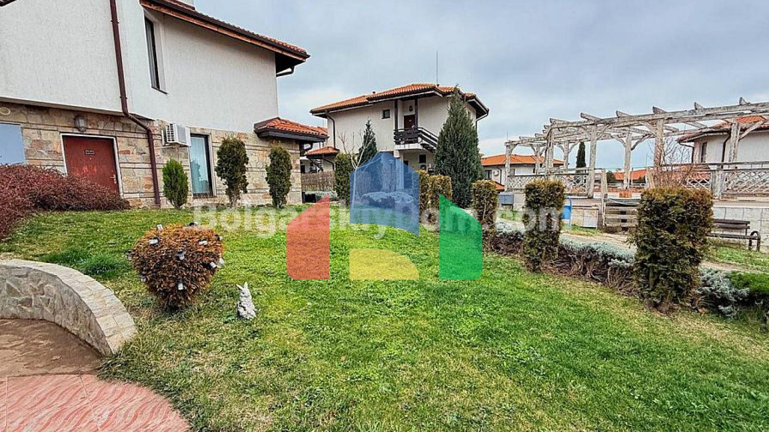 Трикімнатна квартира в Бей В'ю Віллас