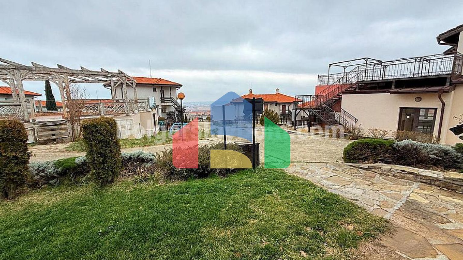 Трикімнатна квартира в Бей В'ю Віллас