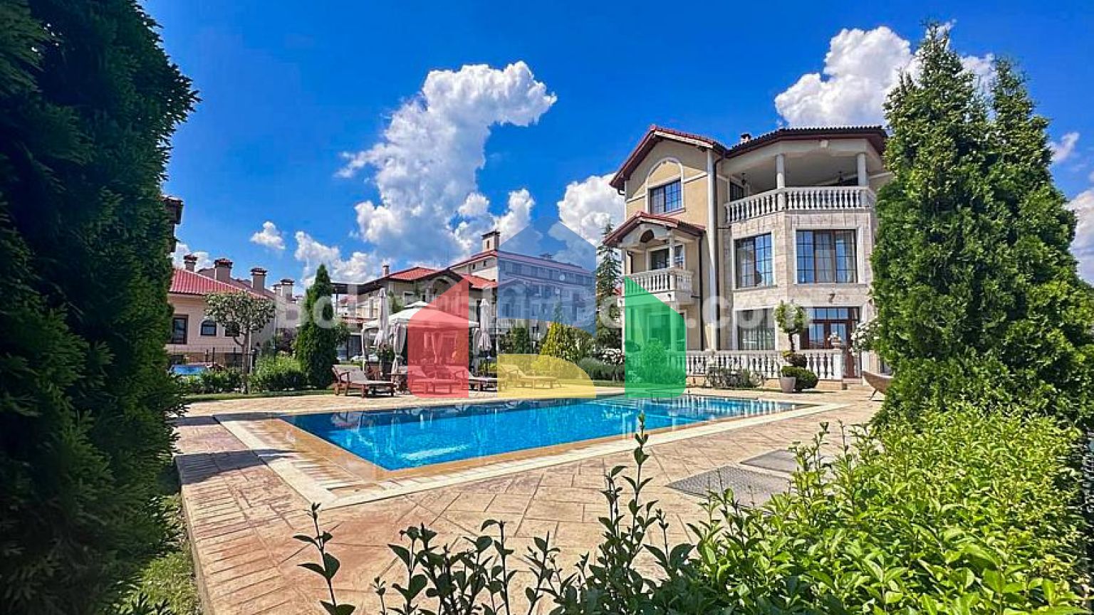 Таунхаусы и виллы в элитном комплексе