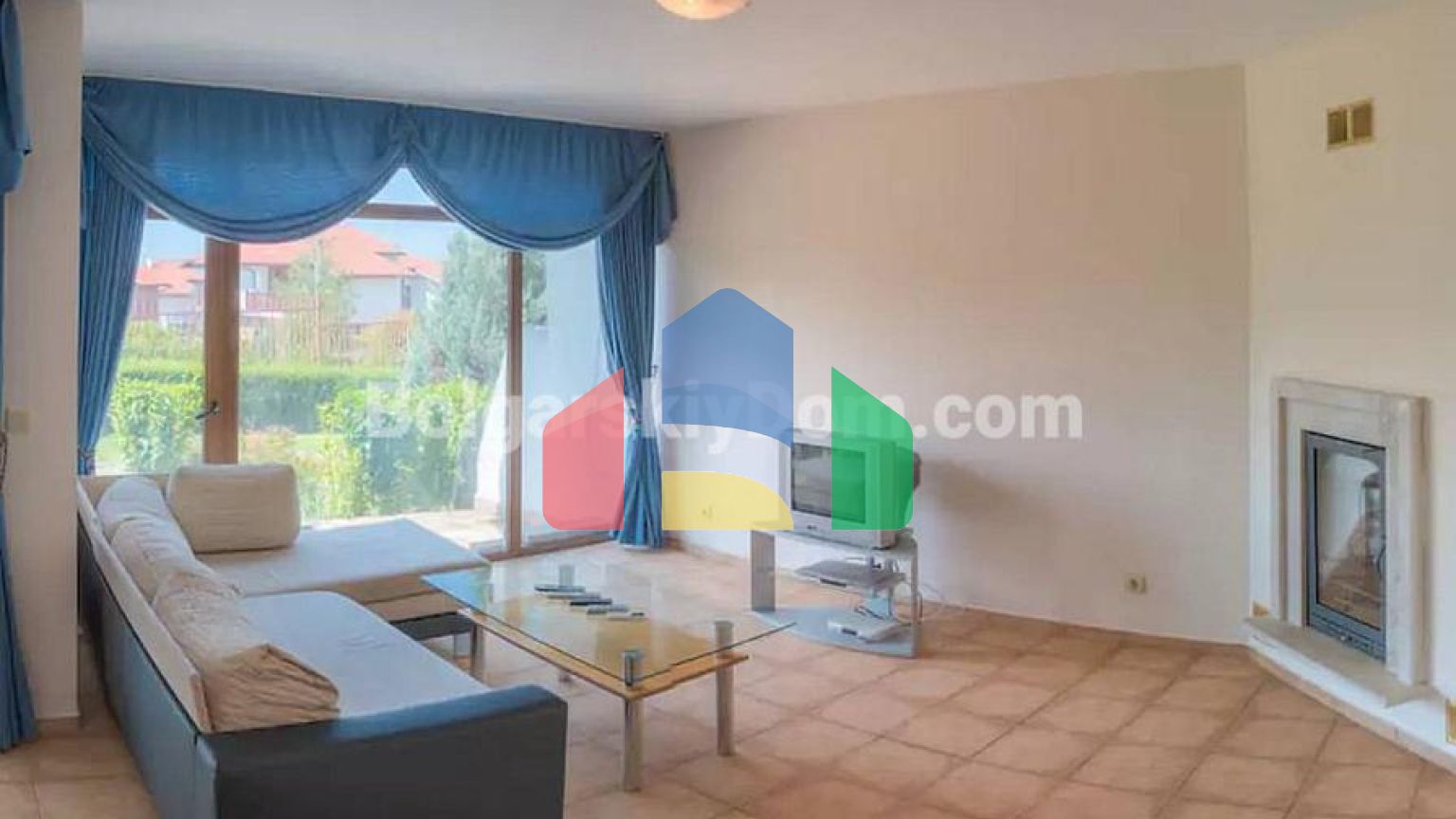 Будинок в Алмонд Хілл Віллас