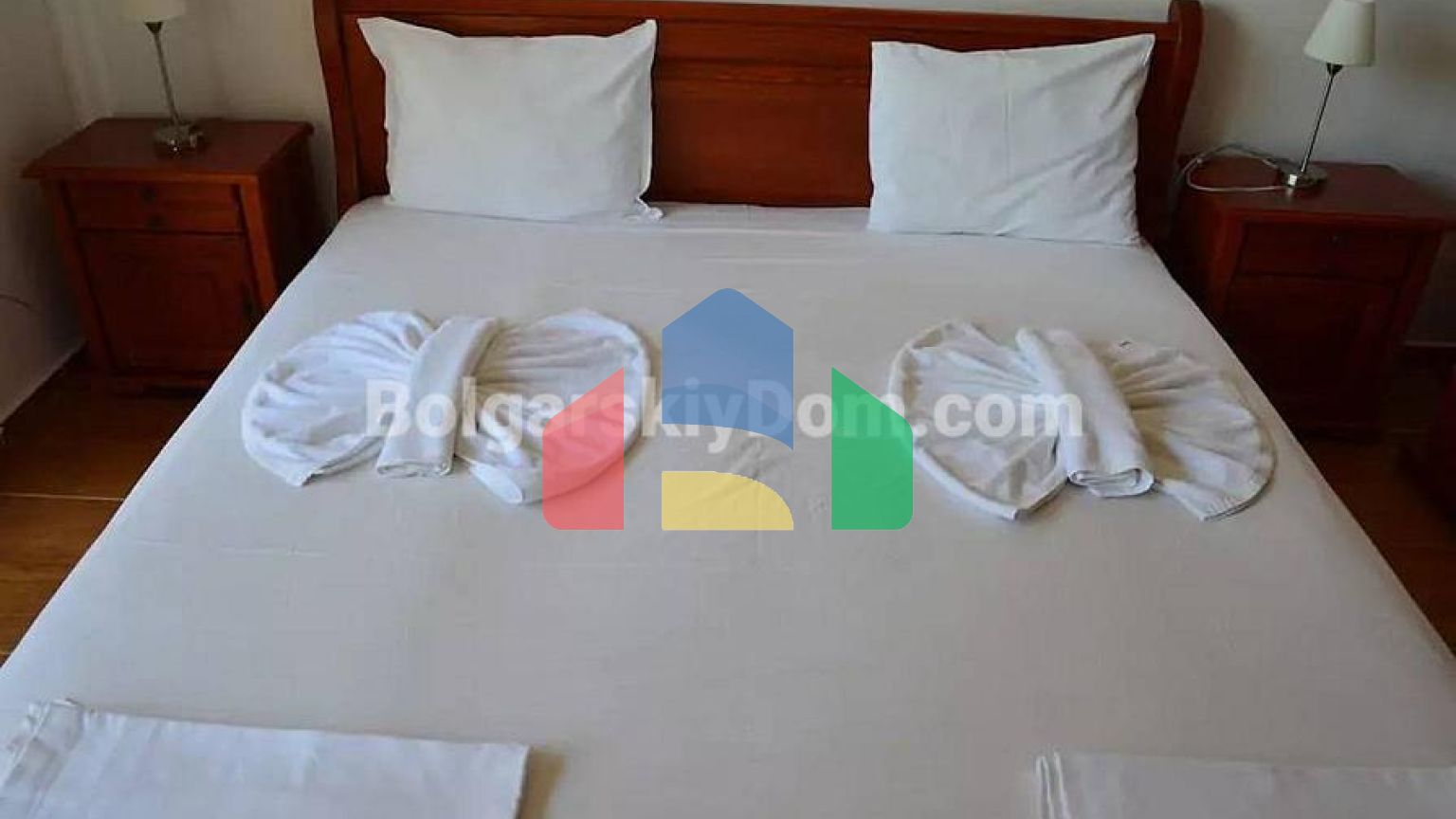 Будинок в Алмонд Хілл Віллас