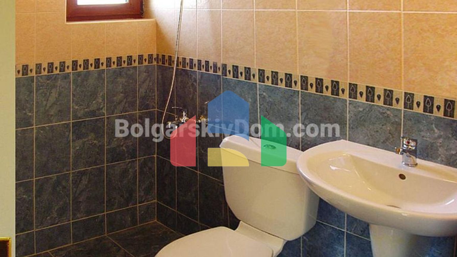 Будинок в Алмонд Хілл Віллас