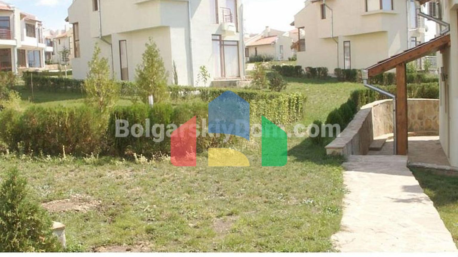 Будинок в Алмонд Хілл Віллас