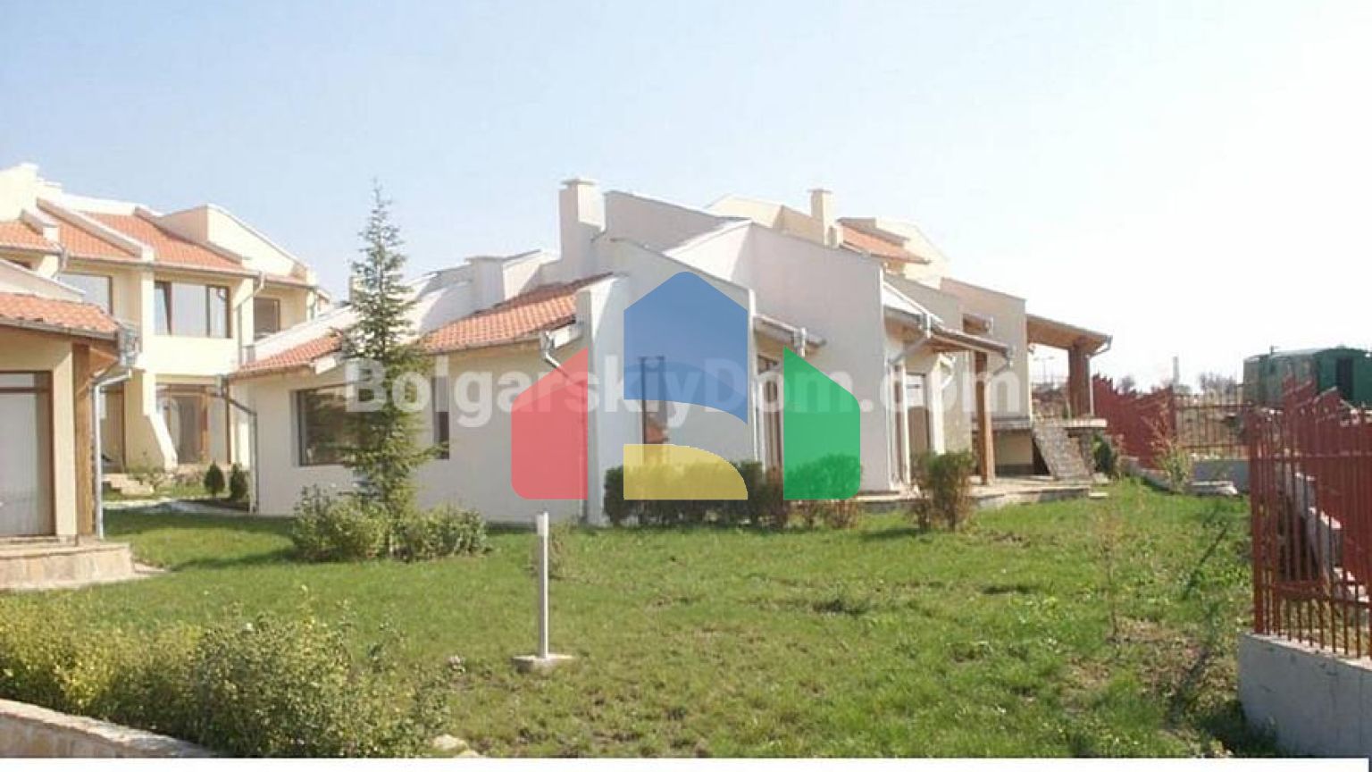 Будинок в Алмонд Хілл Віллас