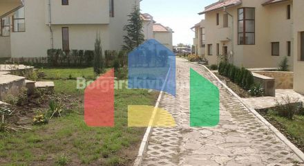 Будинок в Алмонд Хілл Віллас