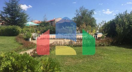 Будинок в Алмонд Хілл Віллас