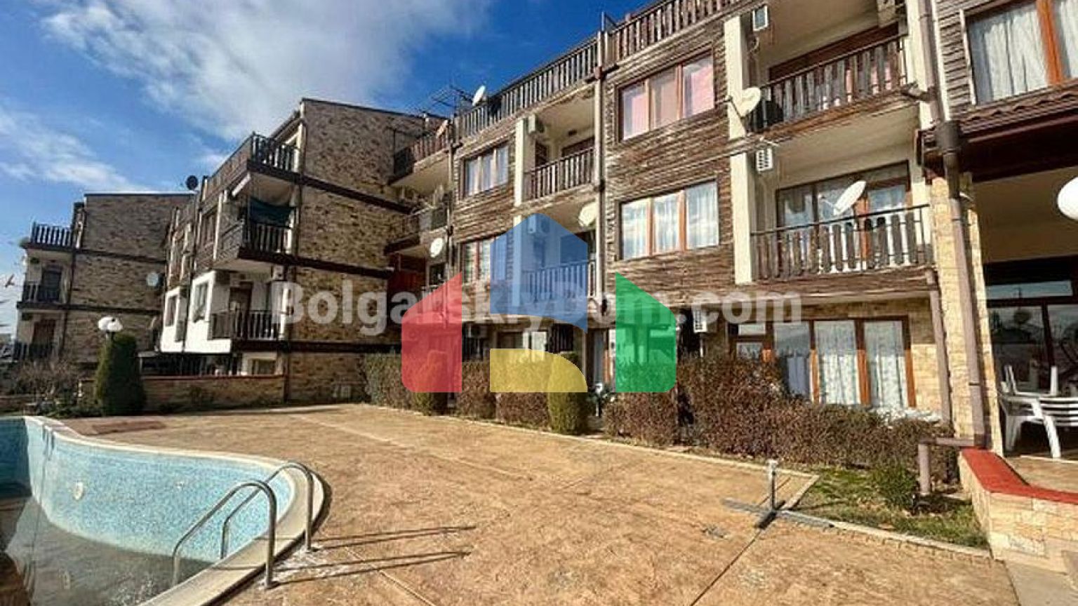 Чотирикімнатна квартира в Санні Хаус