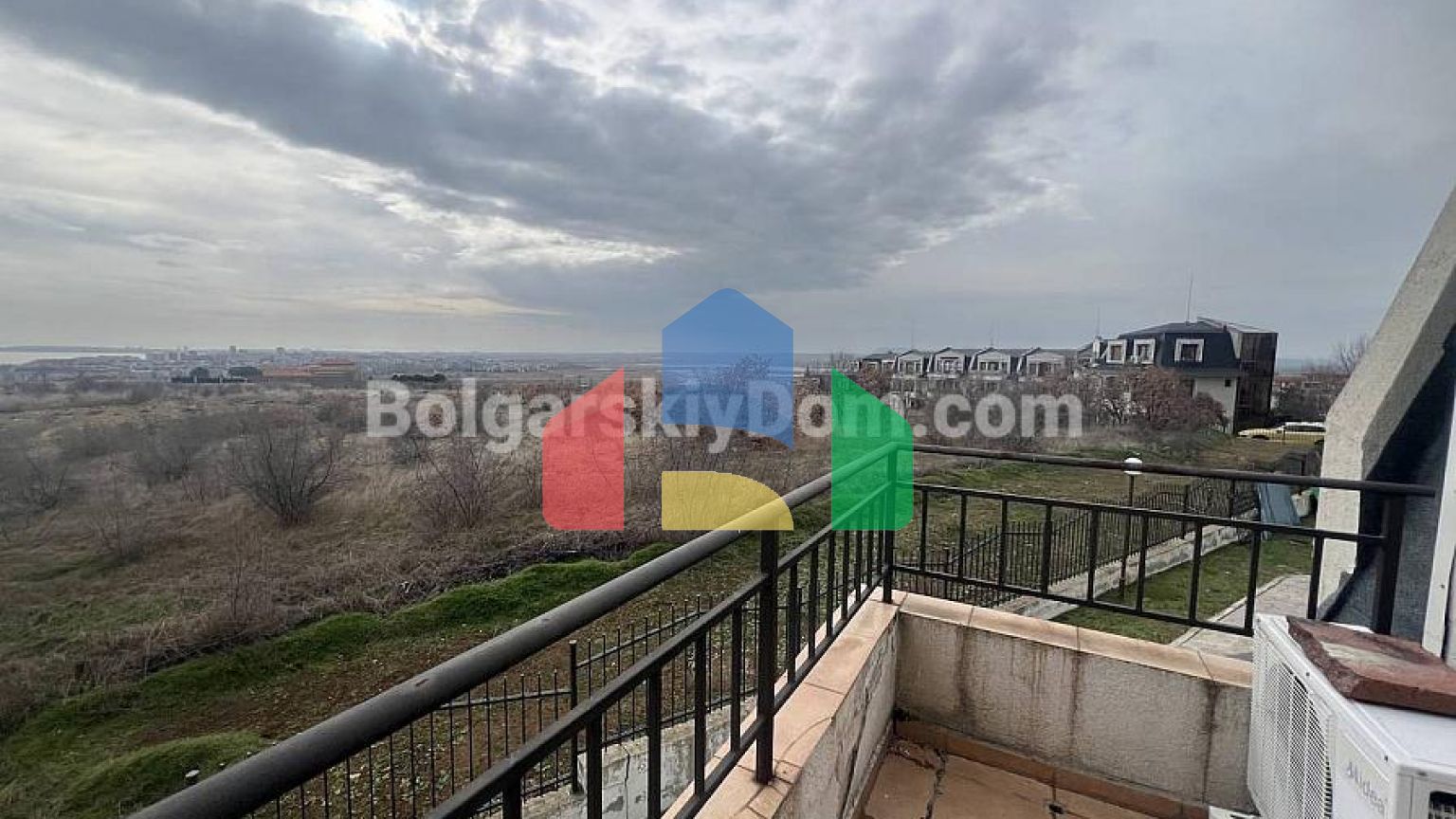 Трикімнатна квартира в Несебр В'ю