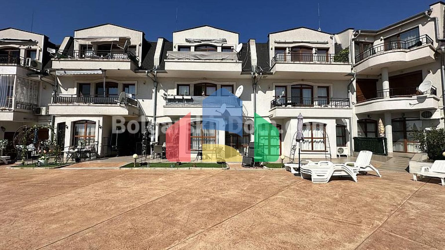 Трикімнатна квартира в Несебр В'ю