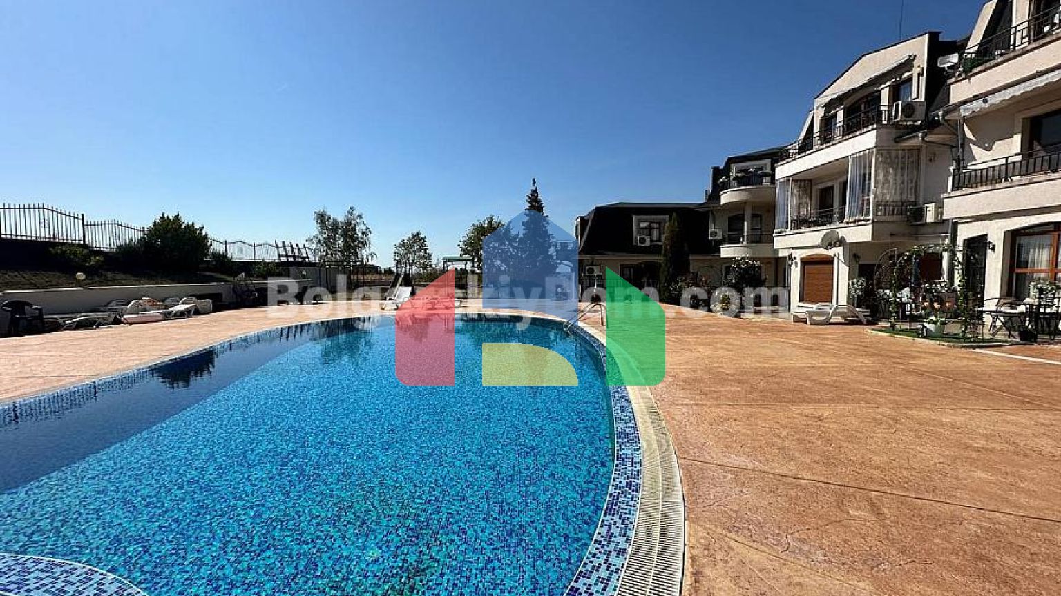 Трикімнатна квартира в Несебр В'ю