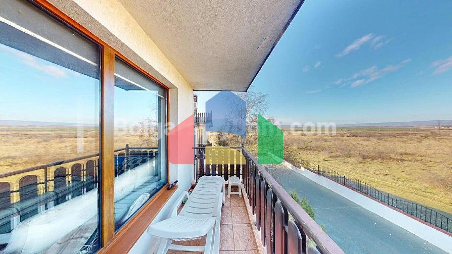 Трикімнатна квартира в Санні Хаус