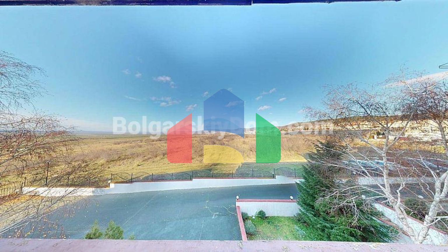 Трикімнатна квартира в Санні Хаус