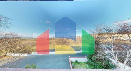 Трикімнатна квартира в Санні Хаус