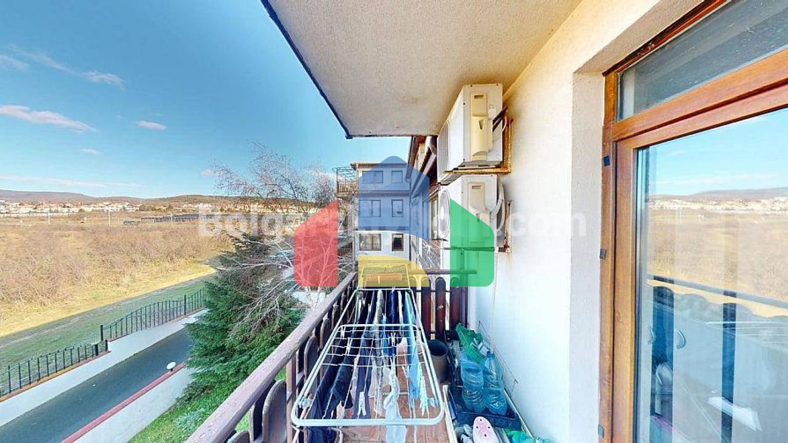 Трикімнатна квартира в Санні Хаус