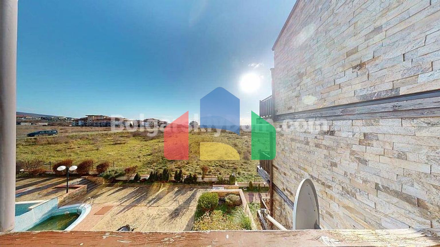 Трикімнатна квартира в Санні Хаус