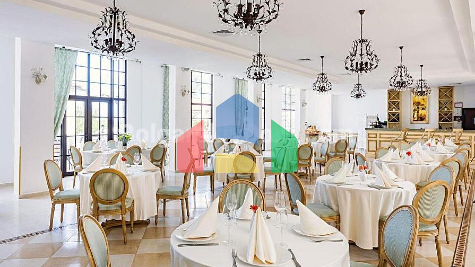 Обзор Клиф Бич