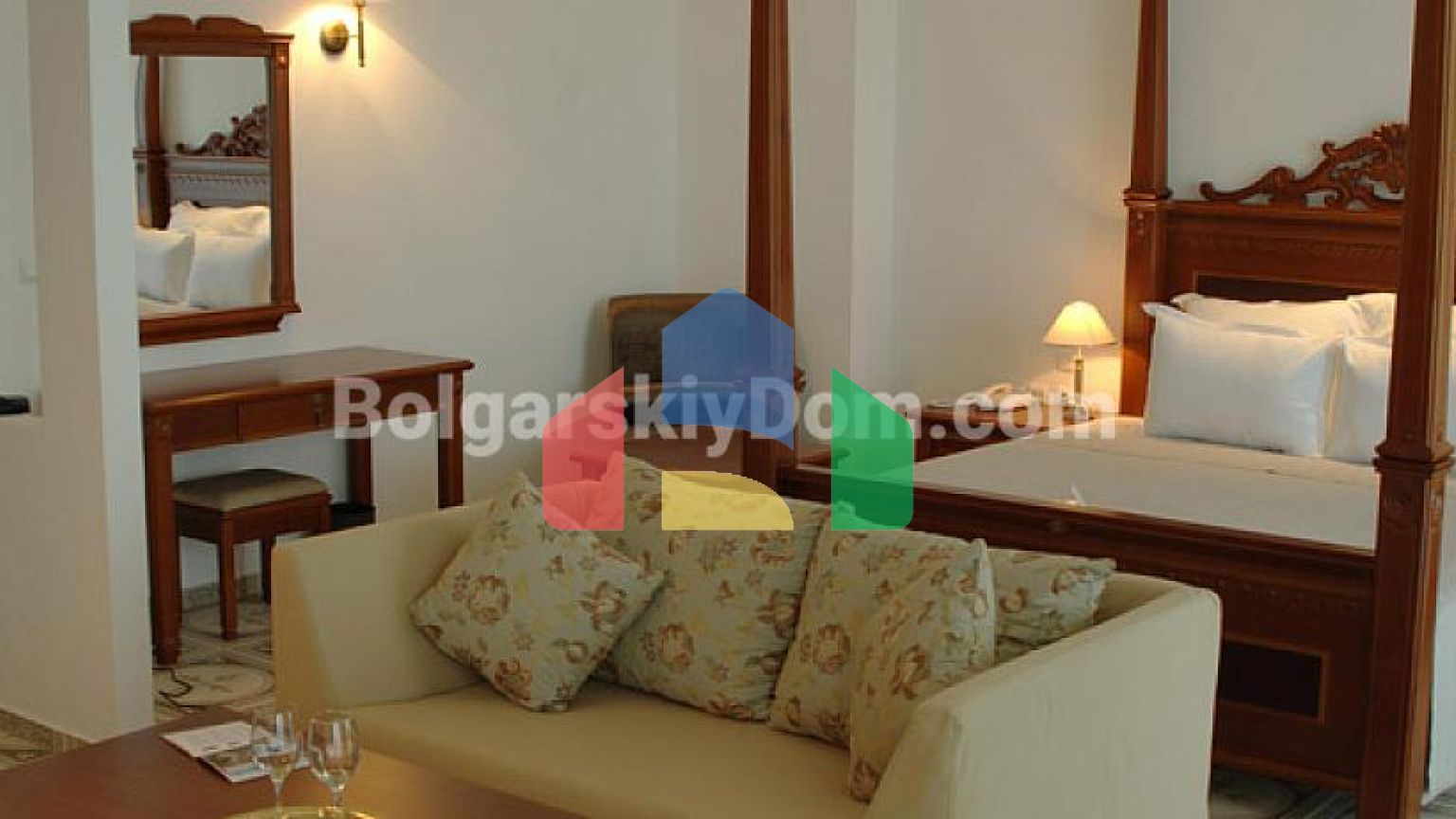 Обзор Клиф Бич