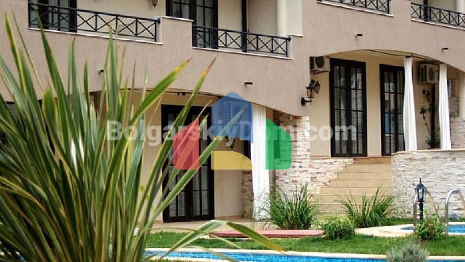 Обзор Клиф Бич