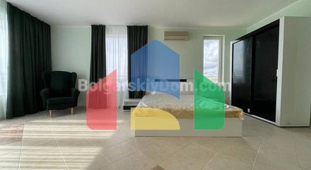 Трикімнатна квартира в Оазис